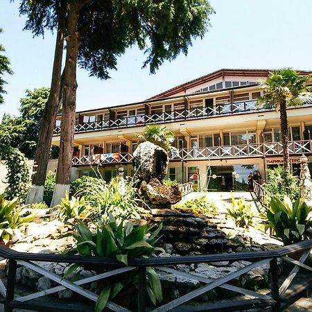 Pitsunda Hotel מראה חיצוני תמונה