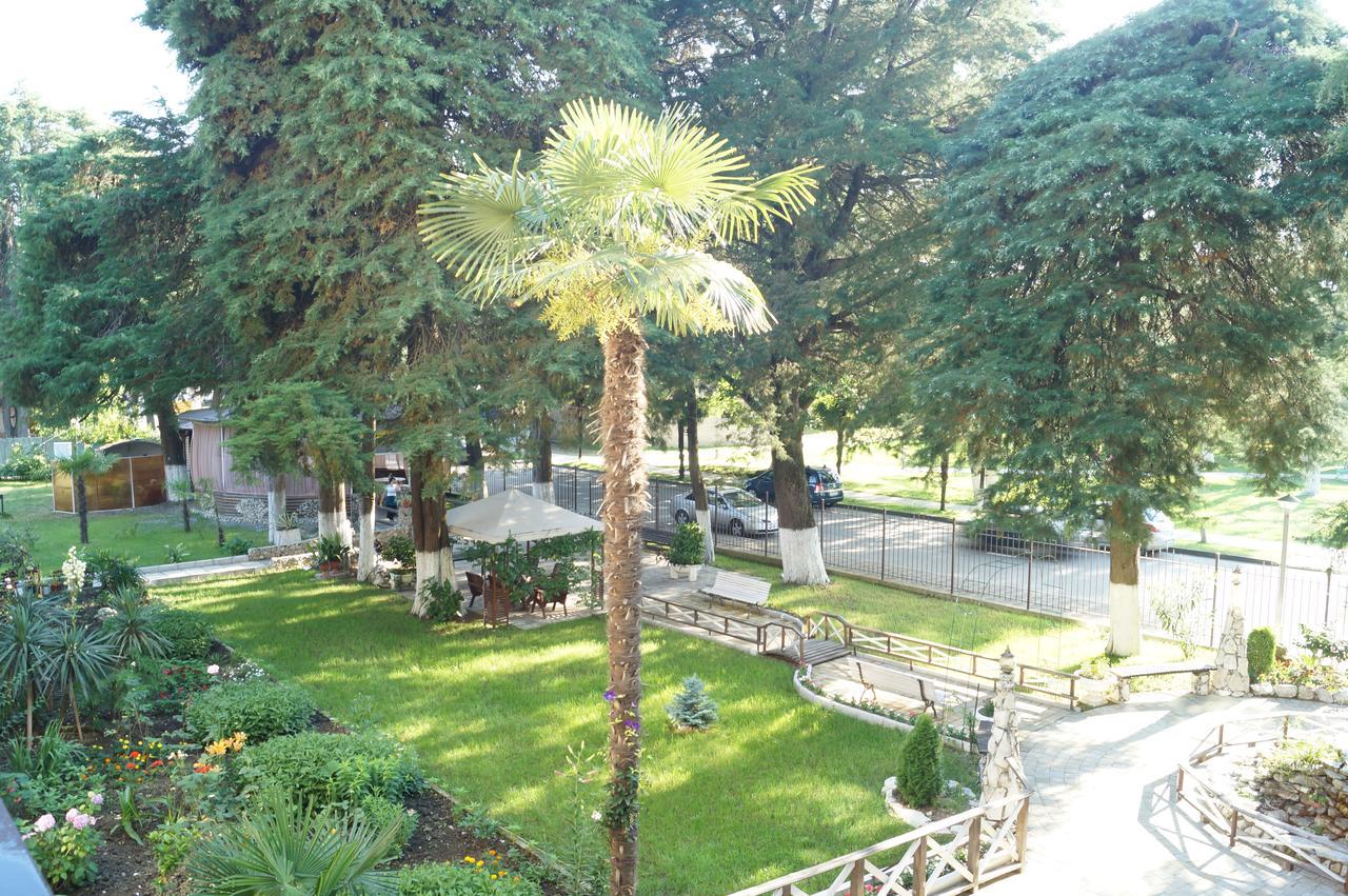 Pitsunda Hotel מראה חיצוני תמונה