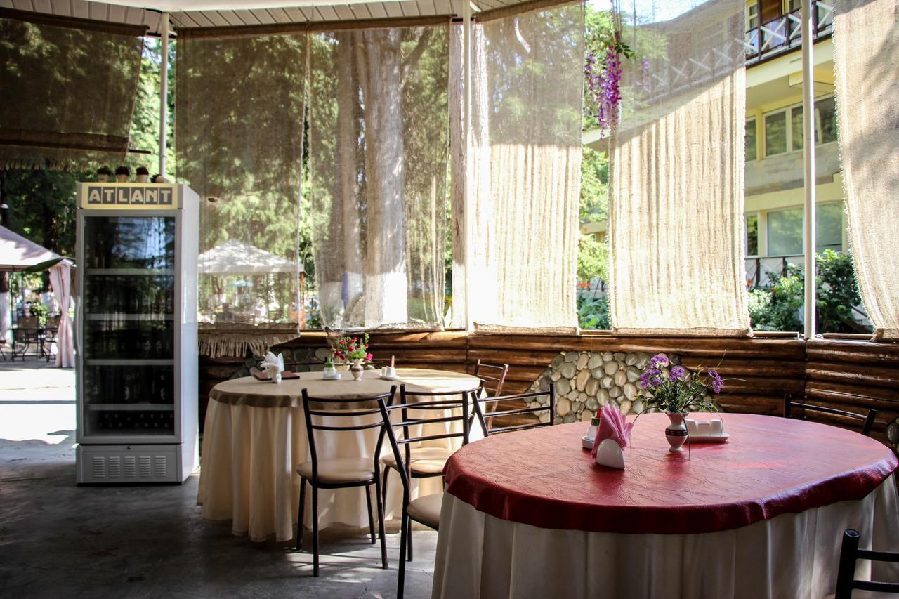 Pitsunda Hotel מראה חיצוני תמונה
