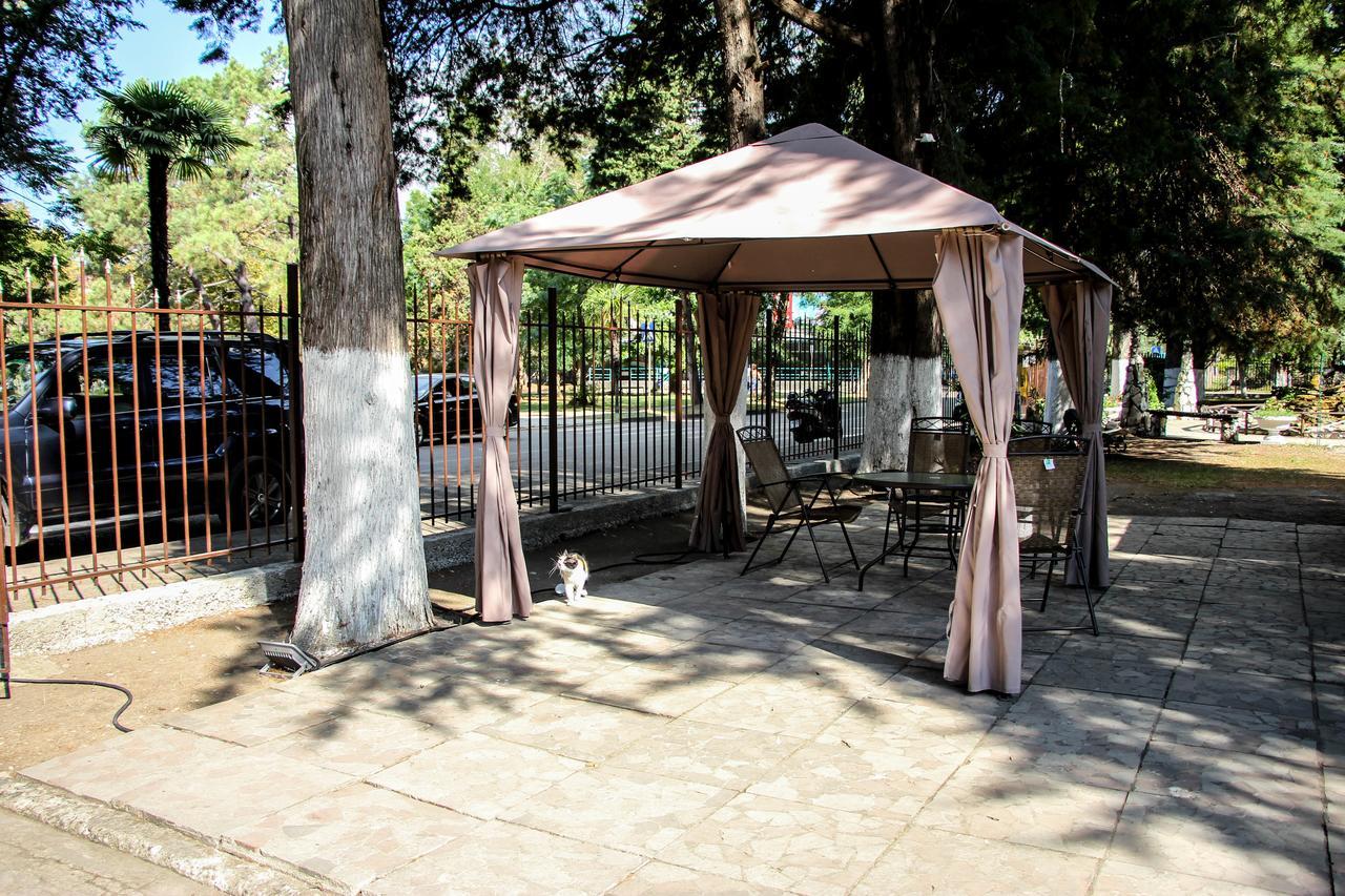 Pitsunda Hotel מראה חיצוני תמונה
