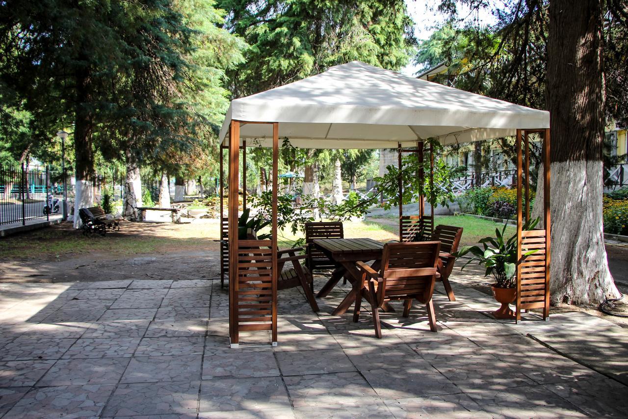 Pitsunda Hotel מראה חיצוני תמונה