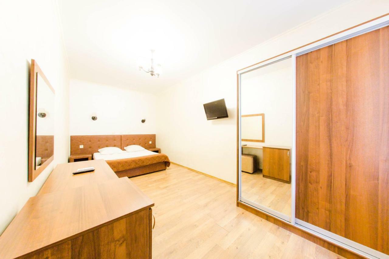 Pitsunda Hotel מראה חיצוני תמונה