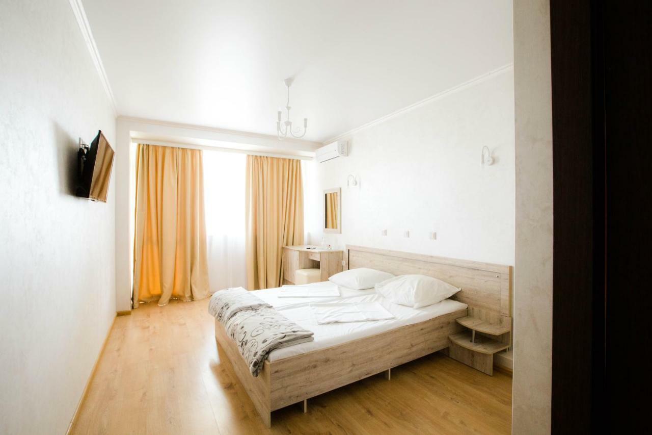 Pitsunda Hotel מראה חיצוני תמונה