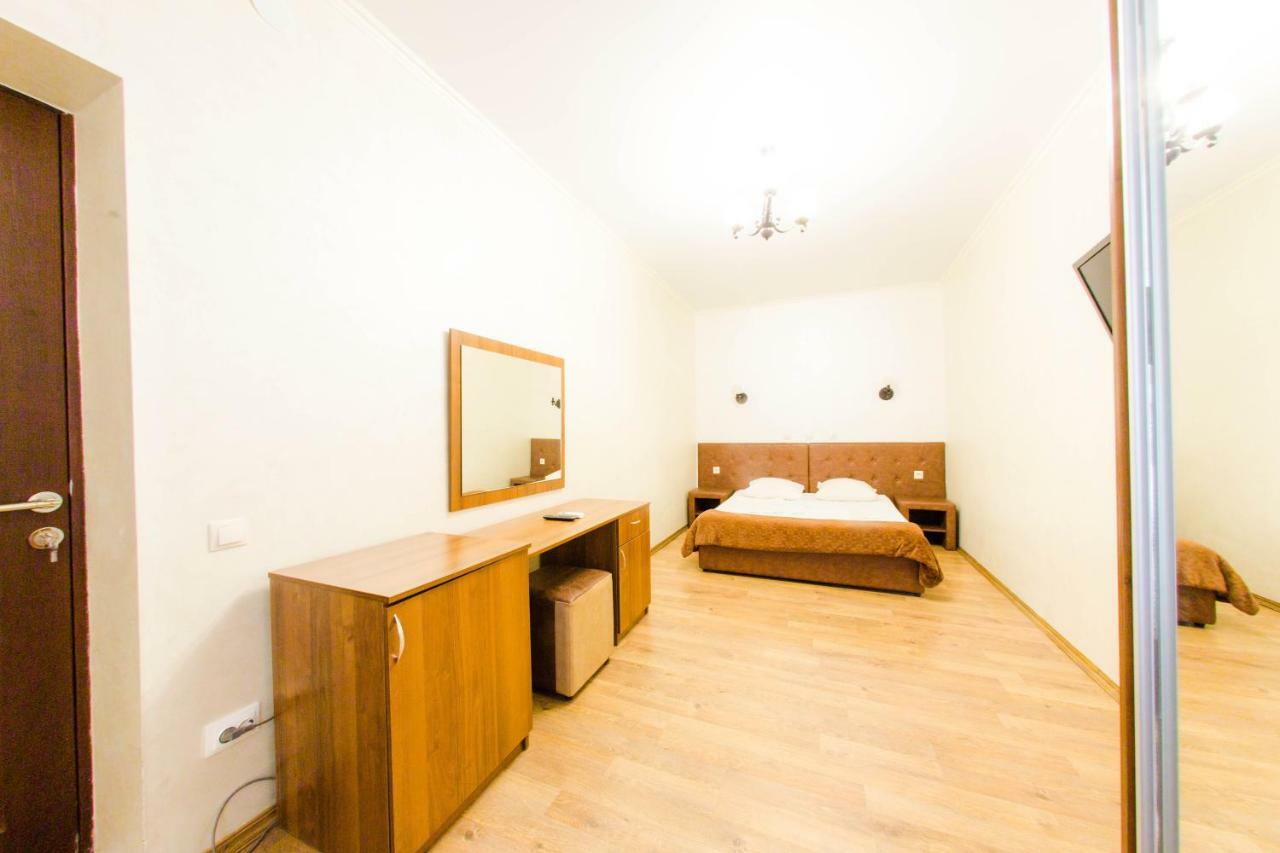 Pitsunda Hotel מראה חיצוני תמונה
