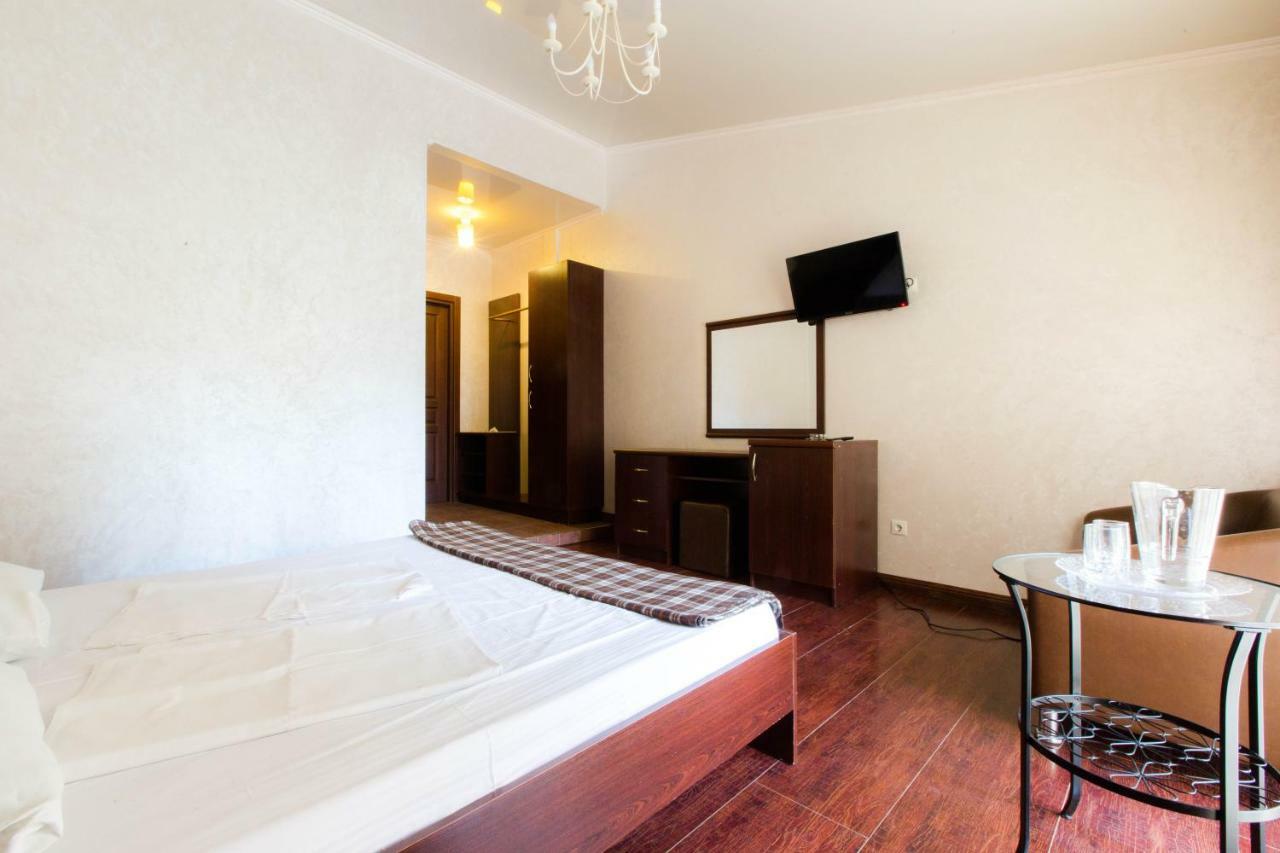 Pitsunda Hotel מראה חיצוני תמונה