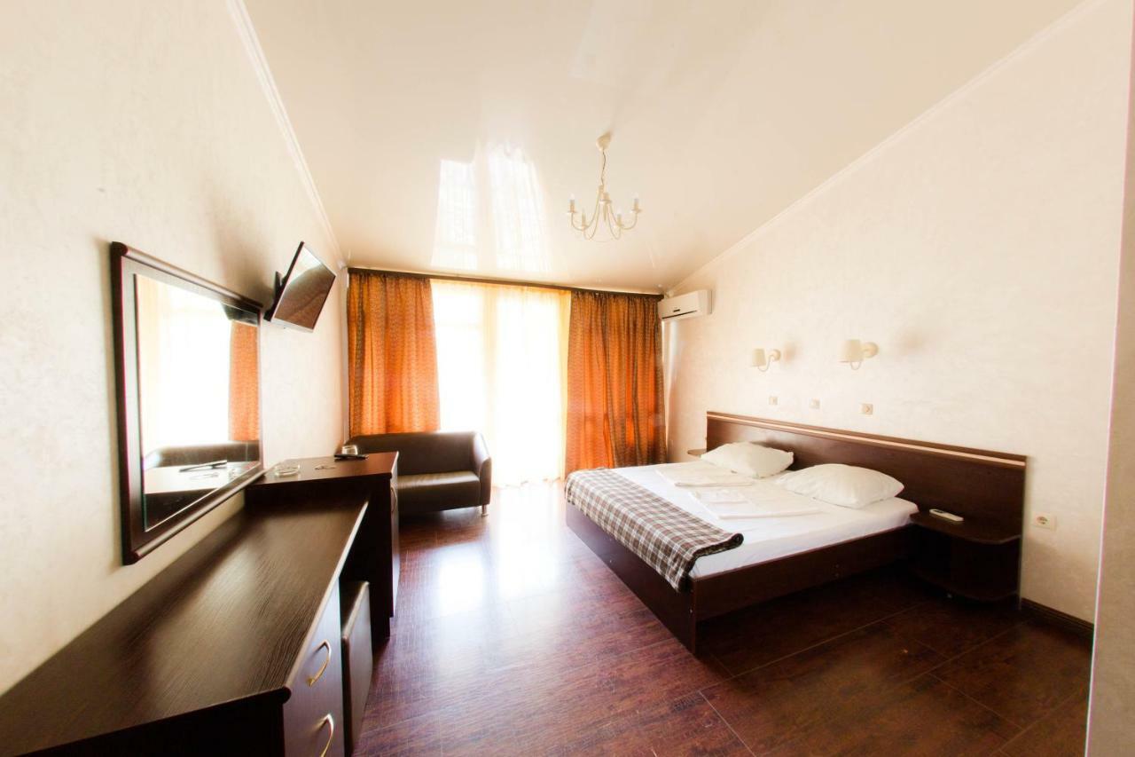 Pitsunda Hotel מראה חיצוני תמונה