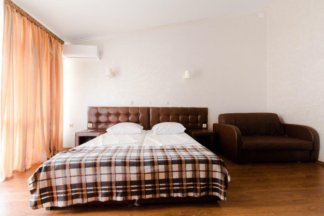Pitsunda Hotel מראה חיצוני תמונה