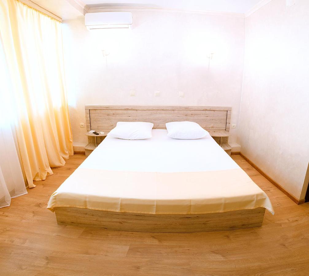 Pitsunda Hotel מראה חיצוני תמונה